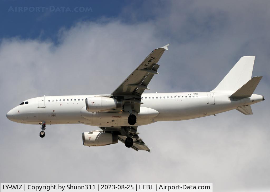 LY-WIZ, 2008 Airbus A320-232 C/N 3430, Landing rwy 24R in all white c/s without titles... Vueling Airlines flight and summer lease...