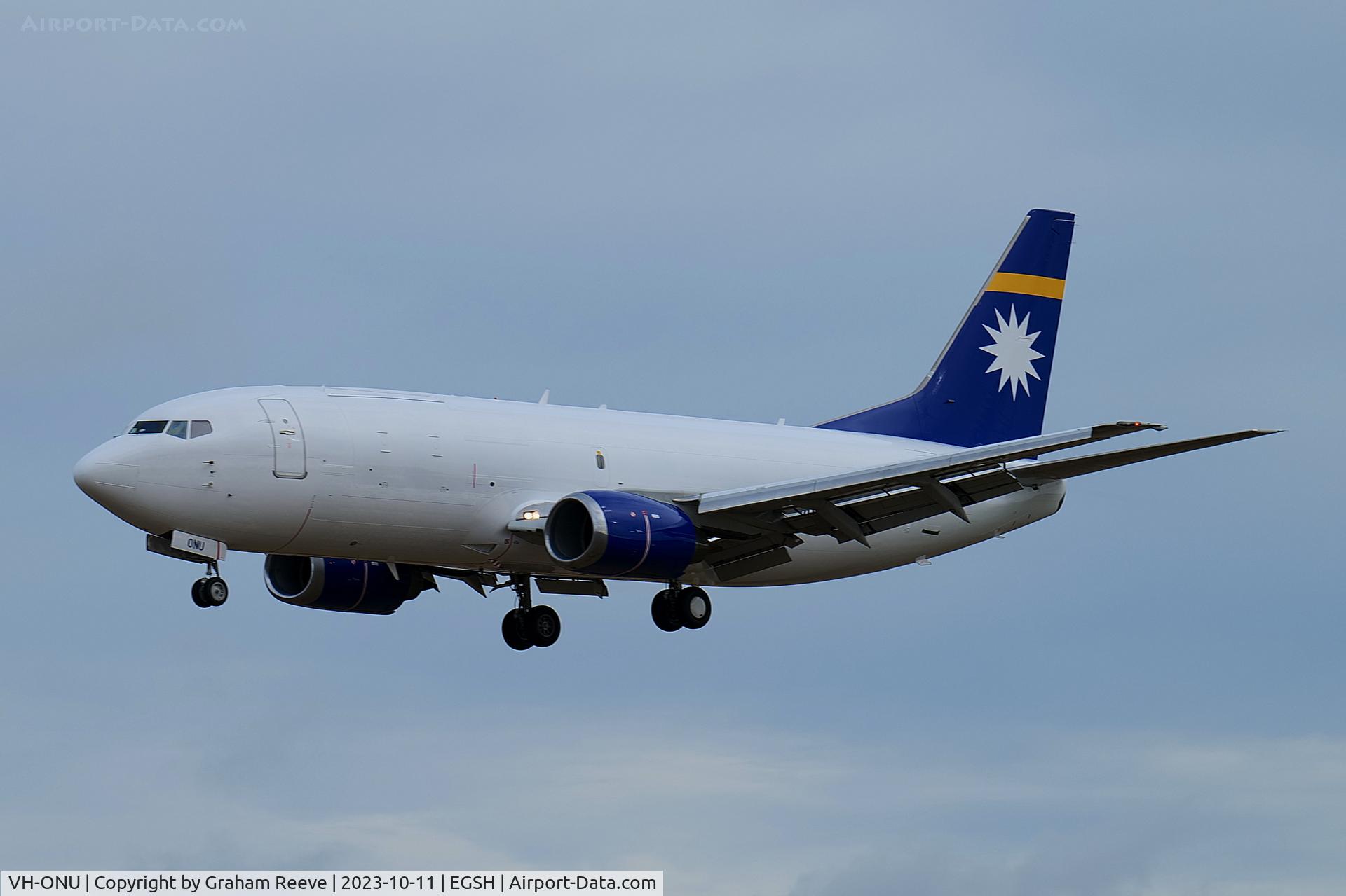 VH-ONU, 1998 Boeing 737-3U3 C/N 28732, Landing at Norwich.