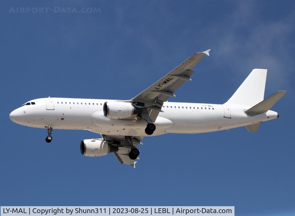 LY-MAL, 2007 Airbus A320-214 C/N 3068, Landing rwy 24R in all white without titles... Vueling summer lease...