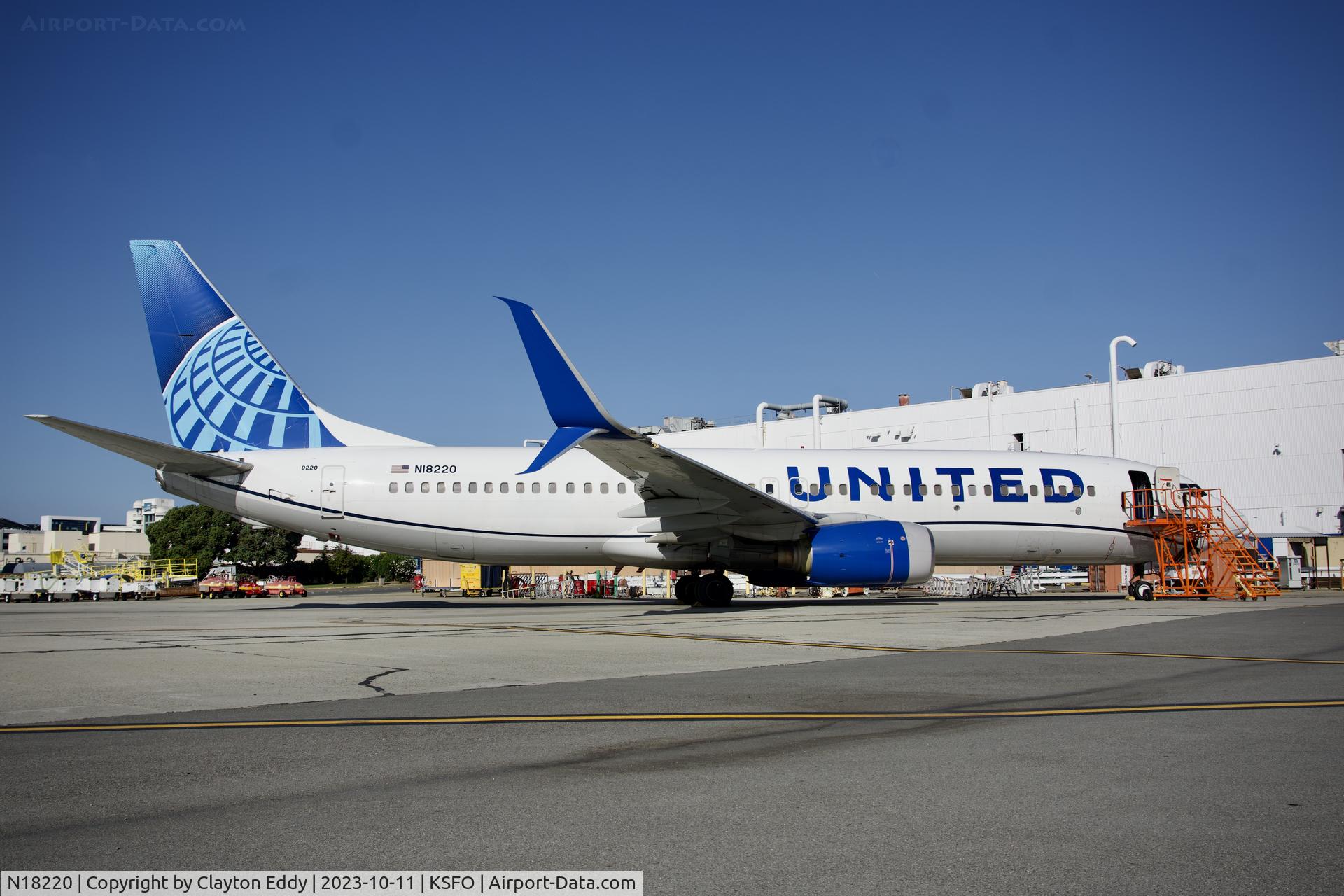 N18220, 1998 Boeing 737-824 C/N 28929, SFO 2023.