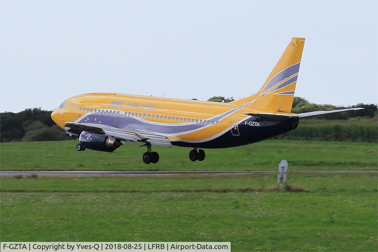 F-GZTA, 1998 Boeing 737-33V(QC) C/N 29333/3084, Boeing 737-33VQC, Landing rwy 25L, Brest-Bretagne airport (LFRB-BES)