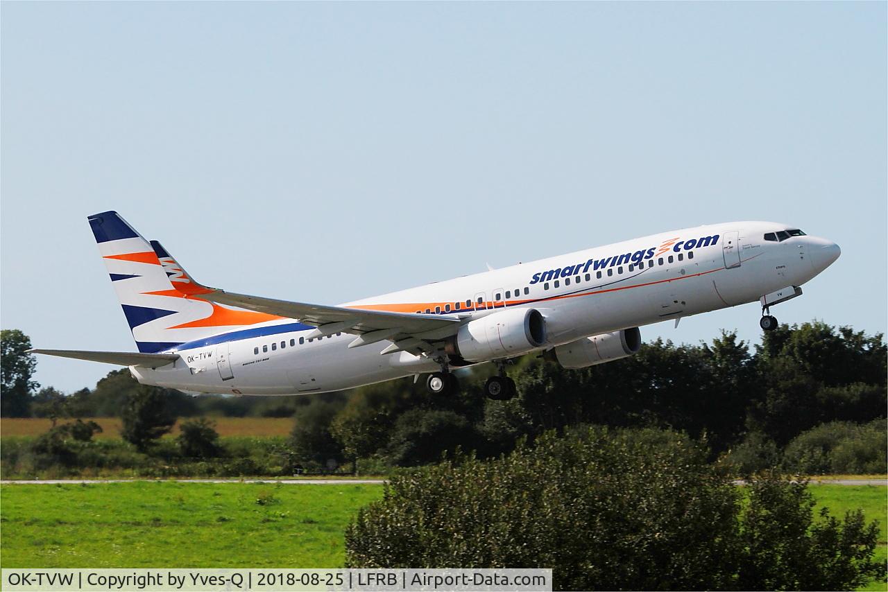 OK-TVW, 2004 Boeing 737-86Q C/N 30295, Boeing 737-86Q, Take off rwy 07R, Brest-Bretagne airport (LFRB-BES)