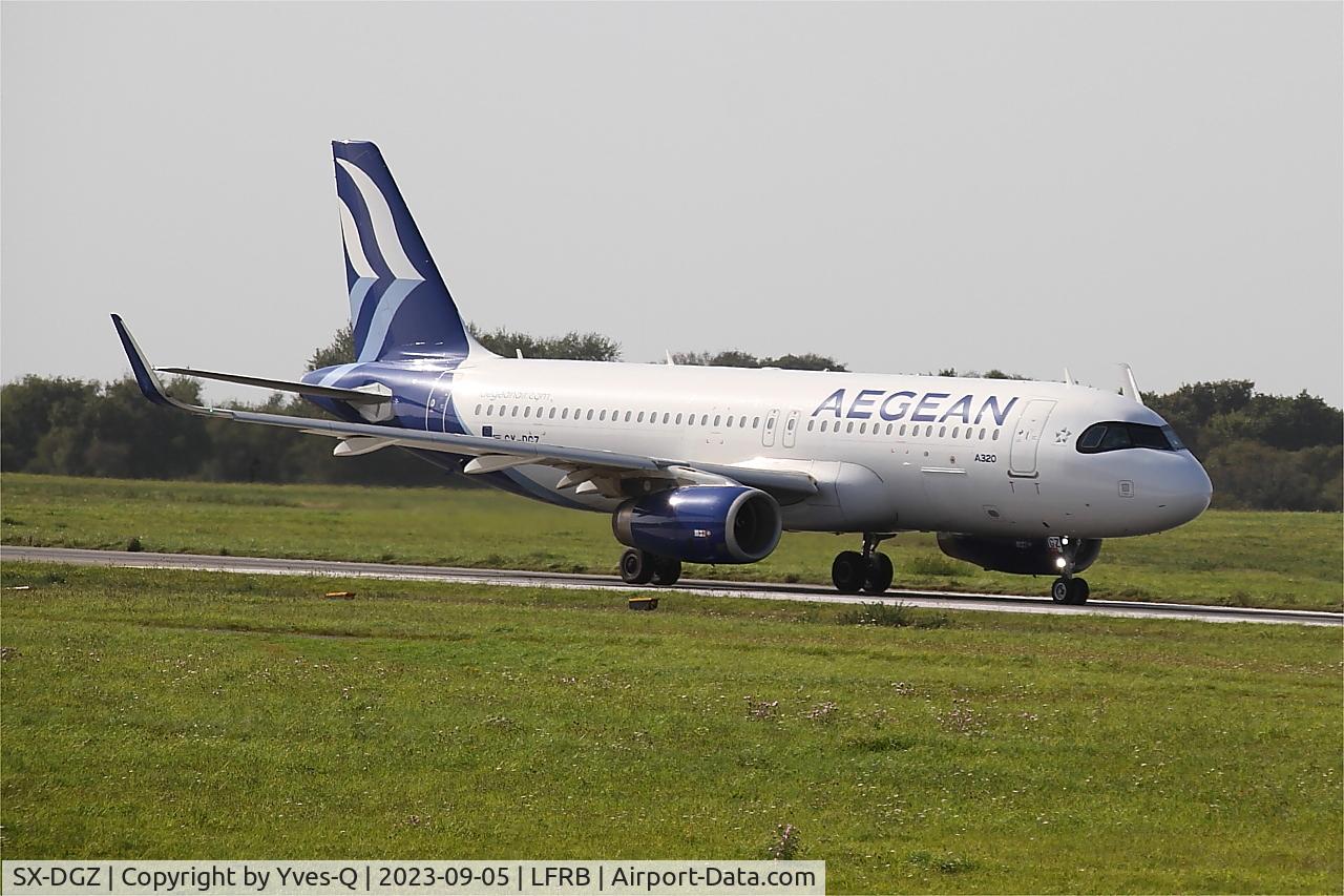 SX-DGZ, 2015 Airbus A320-232 C/N 6643, Airbus A320-232, Taxiing rwy 25L, Brest-Bretagne airport (LFRB-BES)