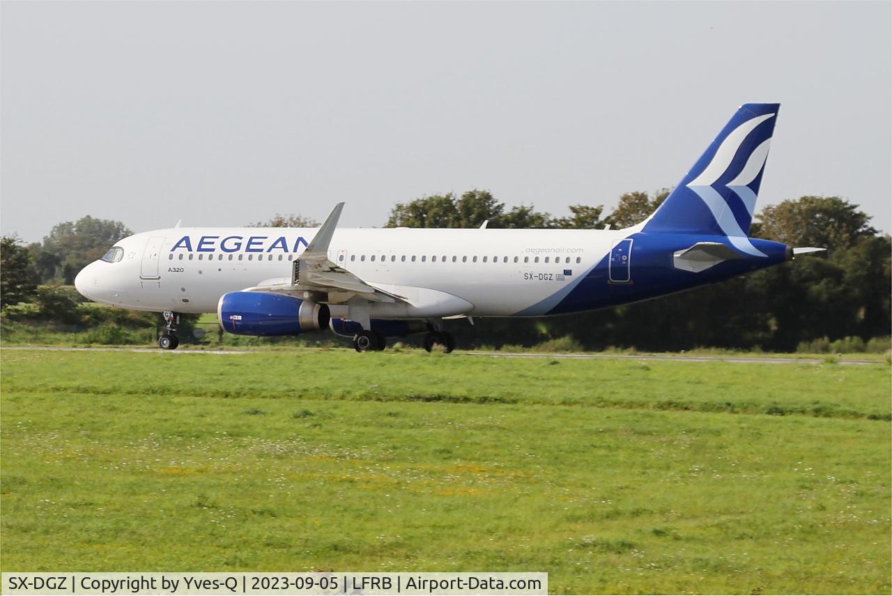 SX-DGZ, 2015 Airbus A320-232 C/N 6643, Airbus A320-232, Take off run rwy 25L, Brest-Bretagne airport (LFRB-BES)