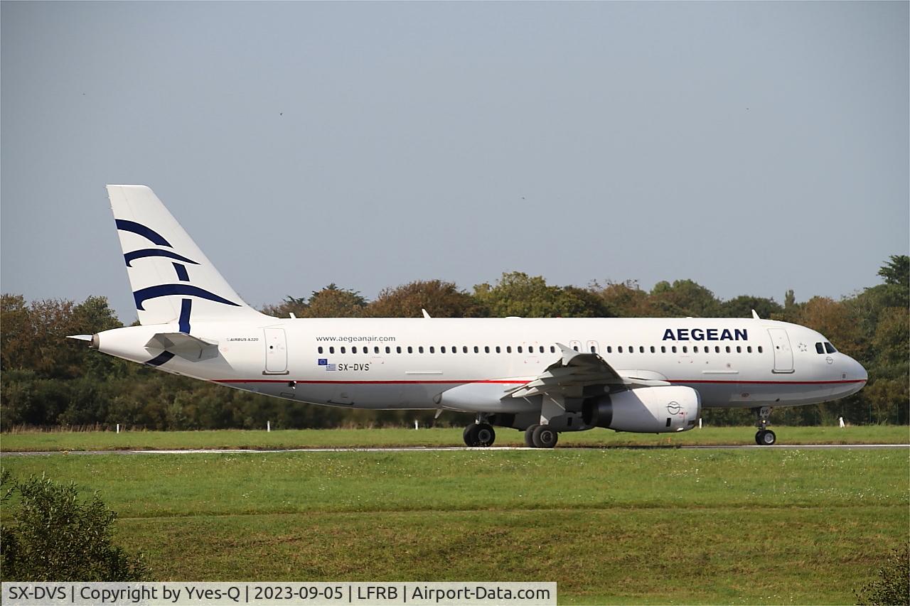 SX-DVS, 2008 Airbus A320-232 C/N 3709, Airbus A320-232, Taxiing rwy 25L, Brest-Bretagne airport (LFRB-BES)
