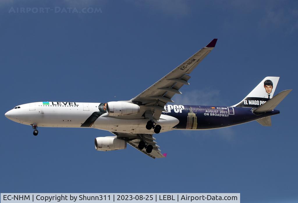 EC-NHM, 2008 Airbus A330-343E C/N 935, Landing rwy 24R in special 'El Mago Pop' c/s... only on left side...