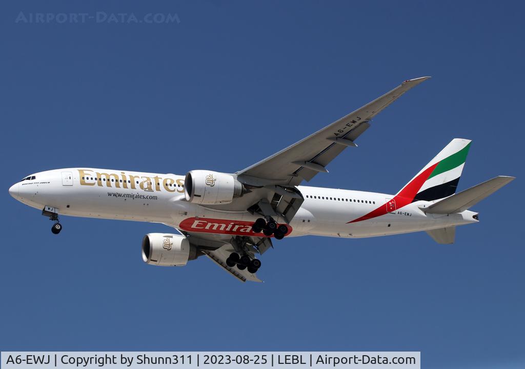 A6-EWJ, 2009 Boeing 777-21H/LR C/N 35590, Landing rwy 24R