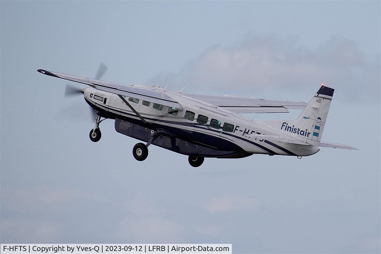 F-HFTS, 2016 Cessna 208B Grand Caravan C/N 208B5265, Textron Aviation Inc. Grand Caravan 208B, Take off rwy 25L, Brest-Bretagne airport (LFRB-BES)