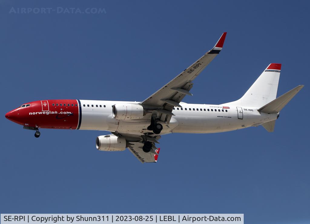 SE-RPI, 2016 Boeing 737-8JP C/N 42072, Landing rwy 24R... White tail...