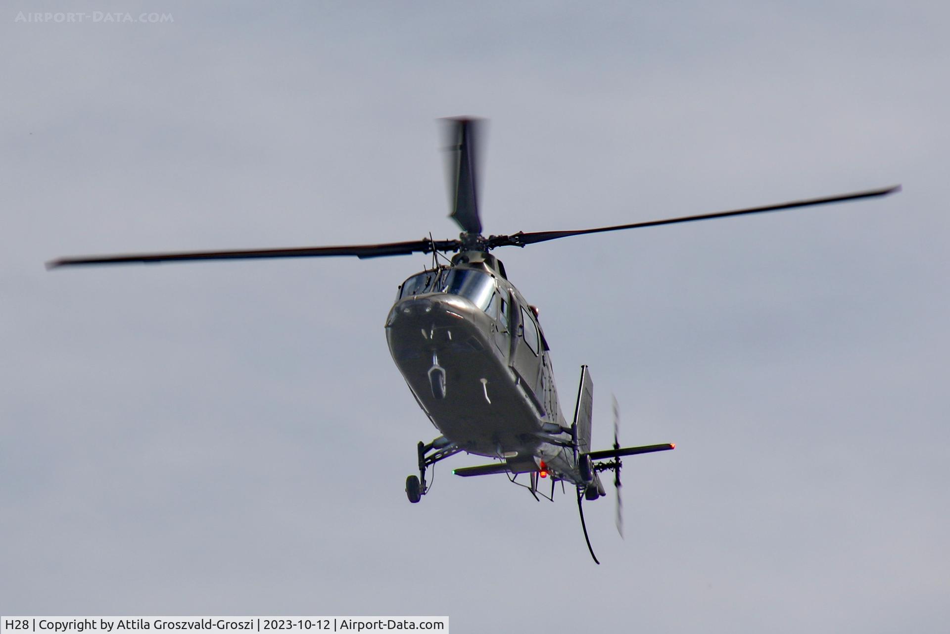 H28, Agusta A-109BA C/N 0328, Jutas-Ujmajor. The Hungarian airforce is his practising base