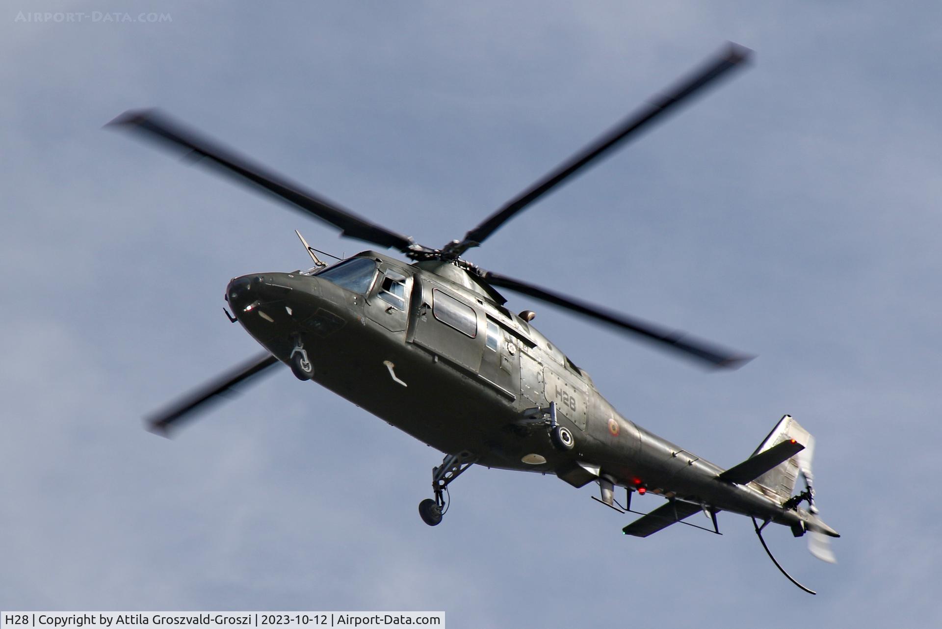 H28, Agusta A-109BA C/N 0328, Jutas-Ujmajor. The Hungarian airforce is his practising base