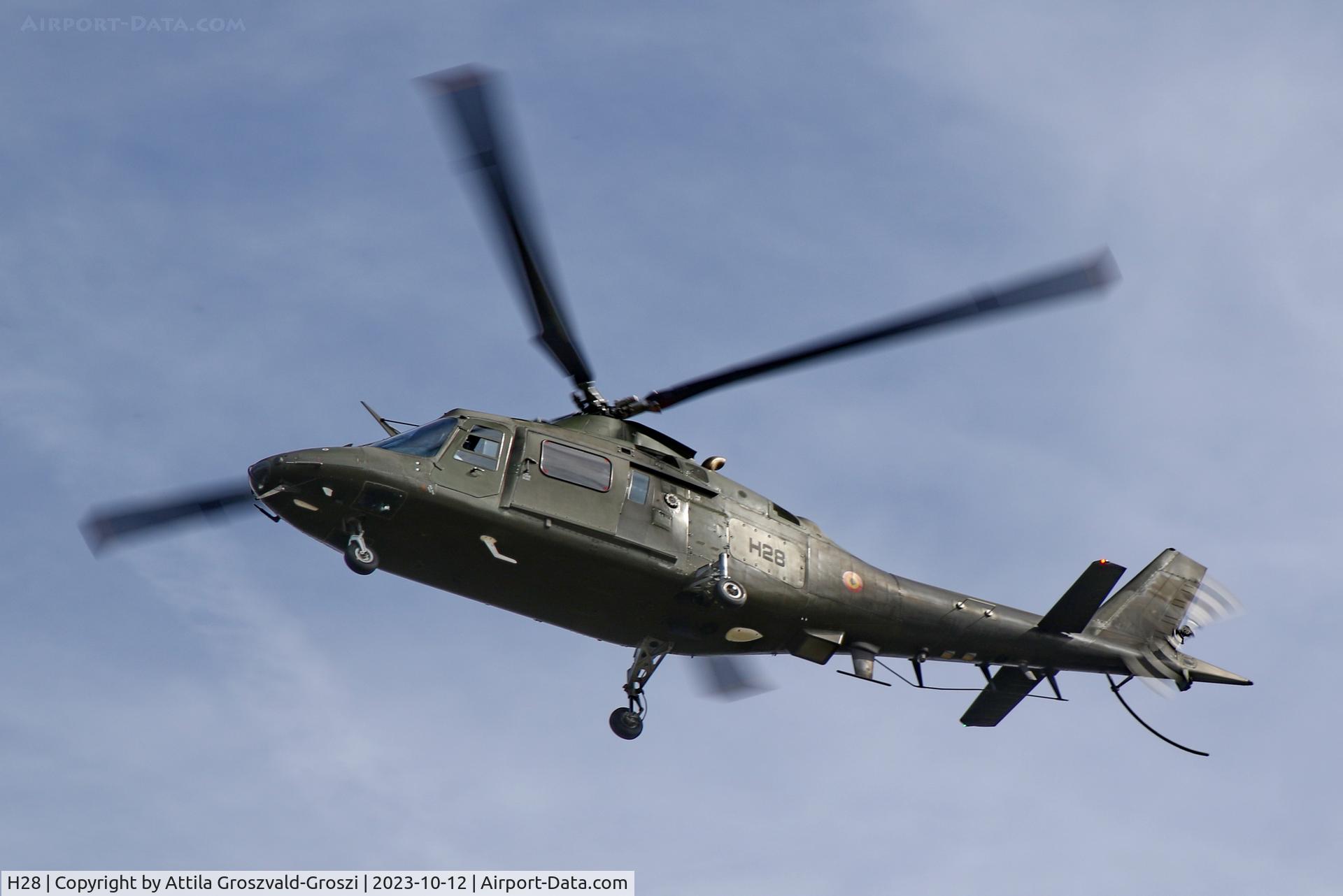 H28, Agusta A-109BA C/N 0328, Jutas-Ujmajor. The Hungarian airforce is his practising base
