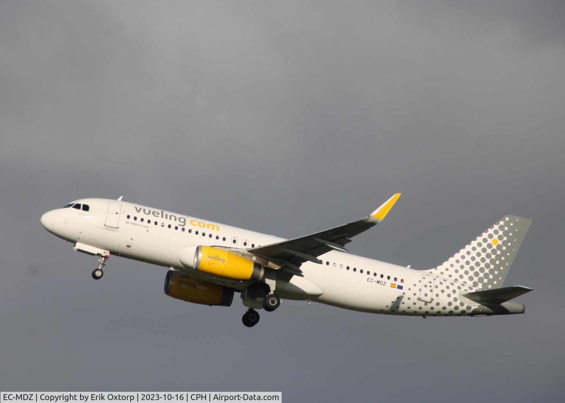 EC-MDZ, 2014 Airbus A320-232 C/N 6377, EC-MDZ takeof rw 22R