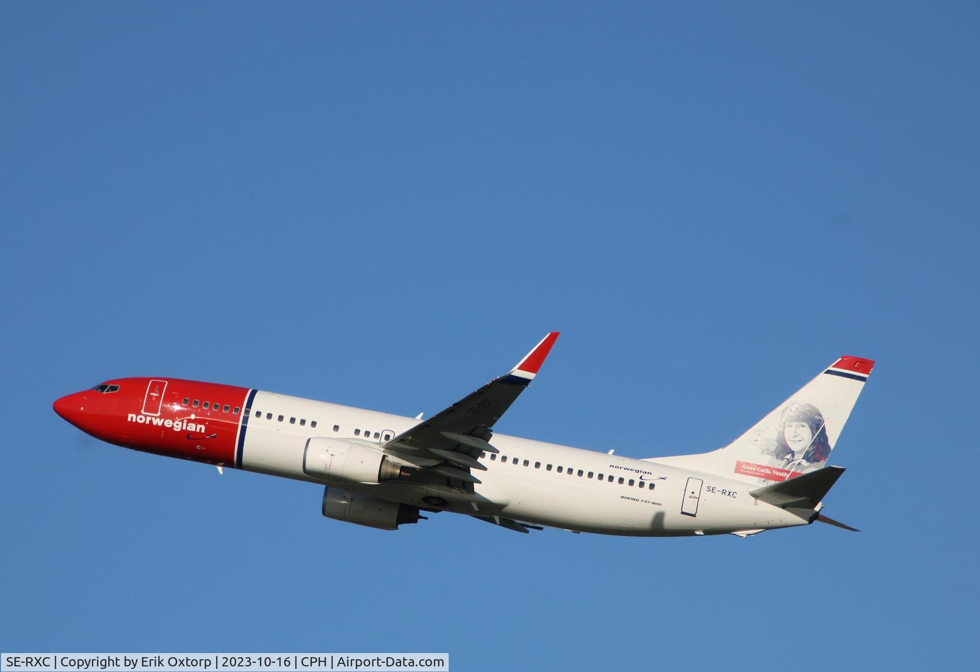 SE-RXC, 2011 Boeing 737-86N C/N 38033/3607, SE-RXC takeoff rw 22R