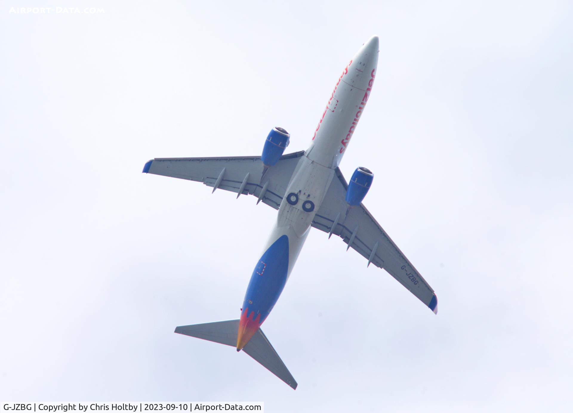 G-JZBG, 2017 Boeing 737-800 C/N 63164, Over Potters Bar, Herts