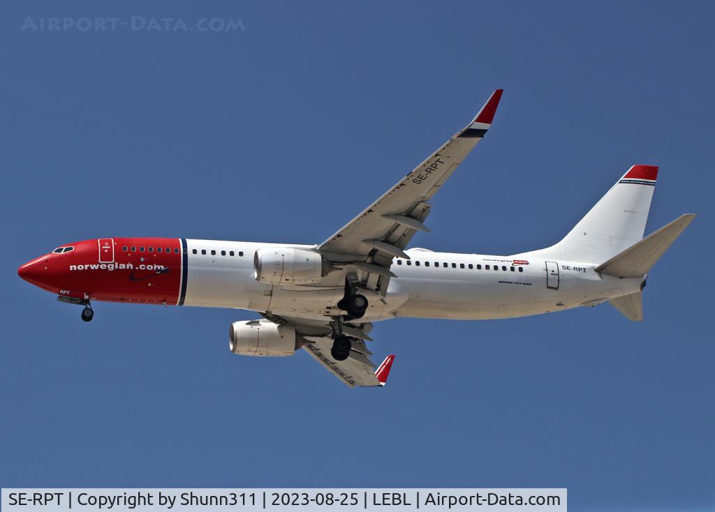 SE-RPT, 2015 Boeing 737-8JP C/N 42070, Landing rwy 24R with white tail...
