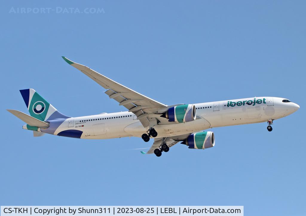 CS-TKH, 2020 Airbus A330-941 C/N 1963, Landing rwy 24R