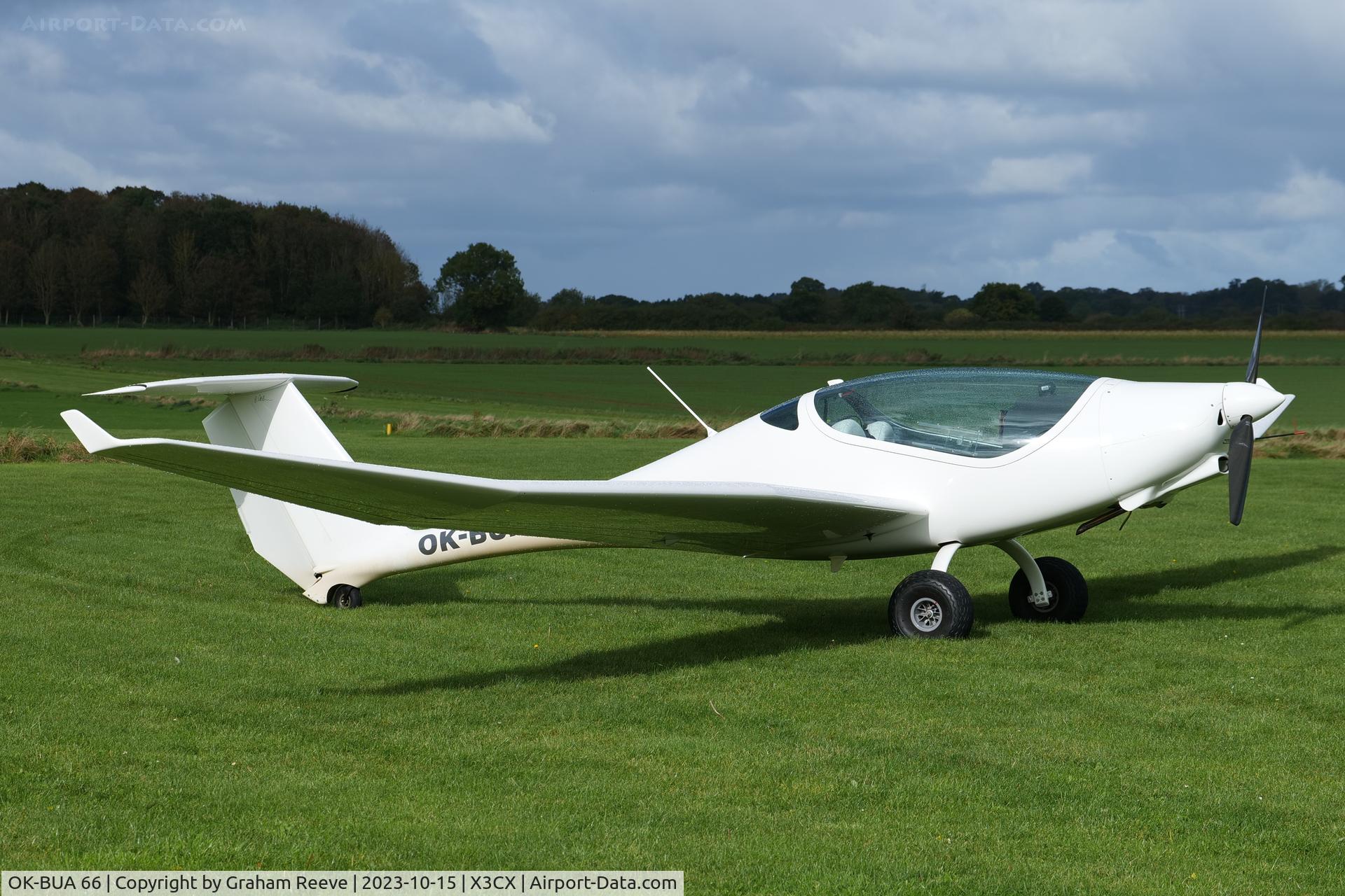 OK-BUA 66, Phoenix Air U15 C/N 60/U15, Just landed at Northrepps.