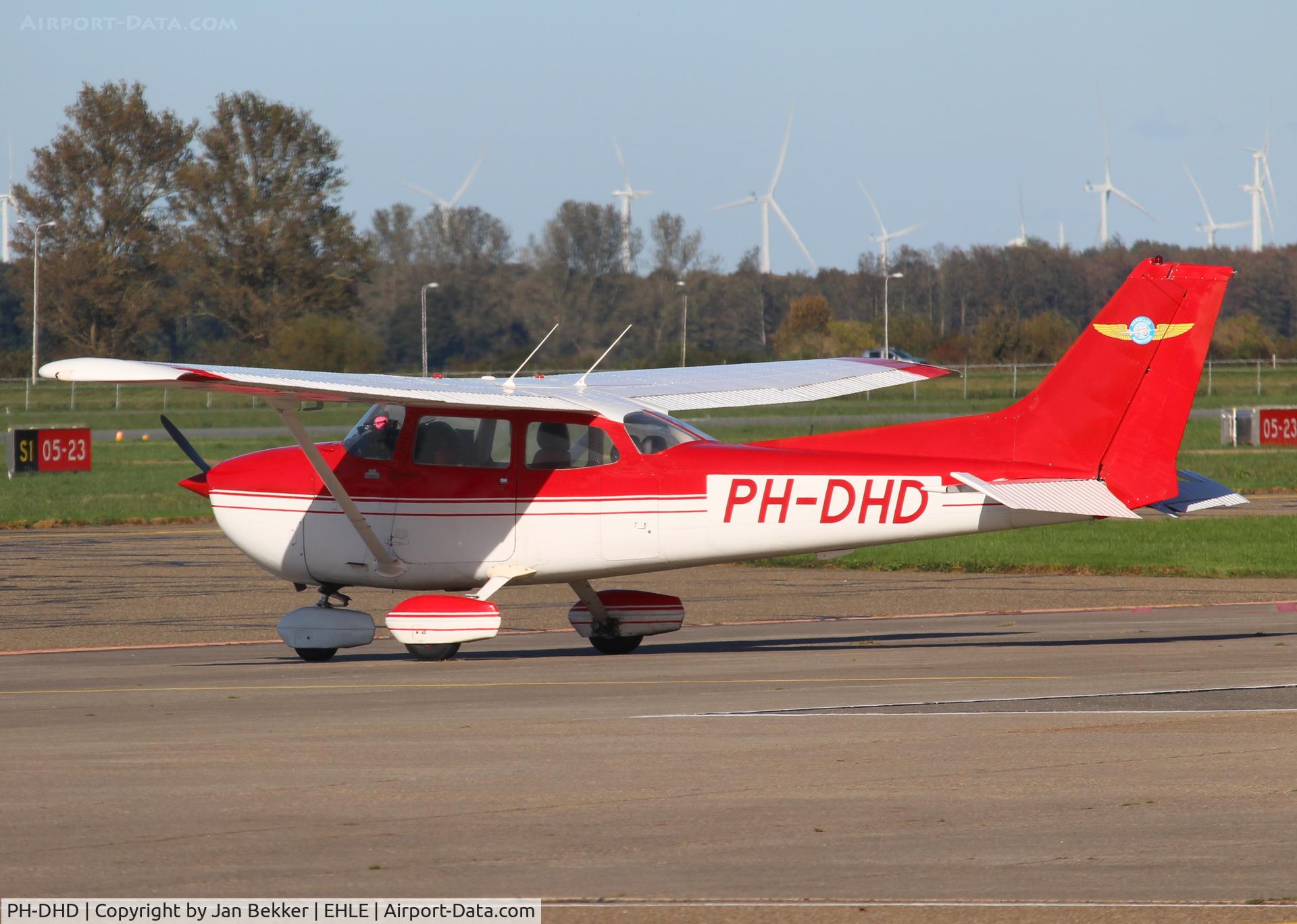 PH-DHD, 1977 Cessna 172N Skyhawk C/N 17269065, Lelystad Airport