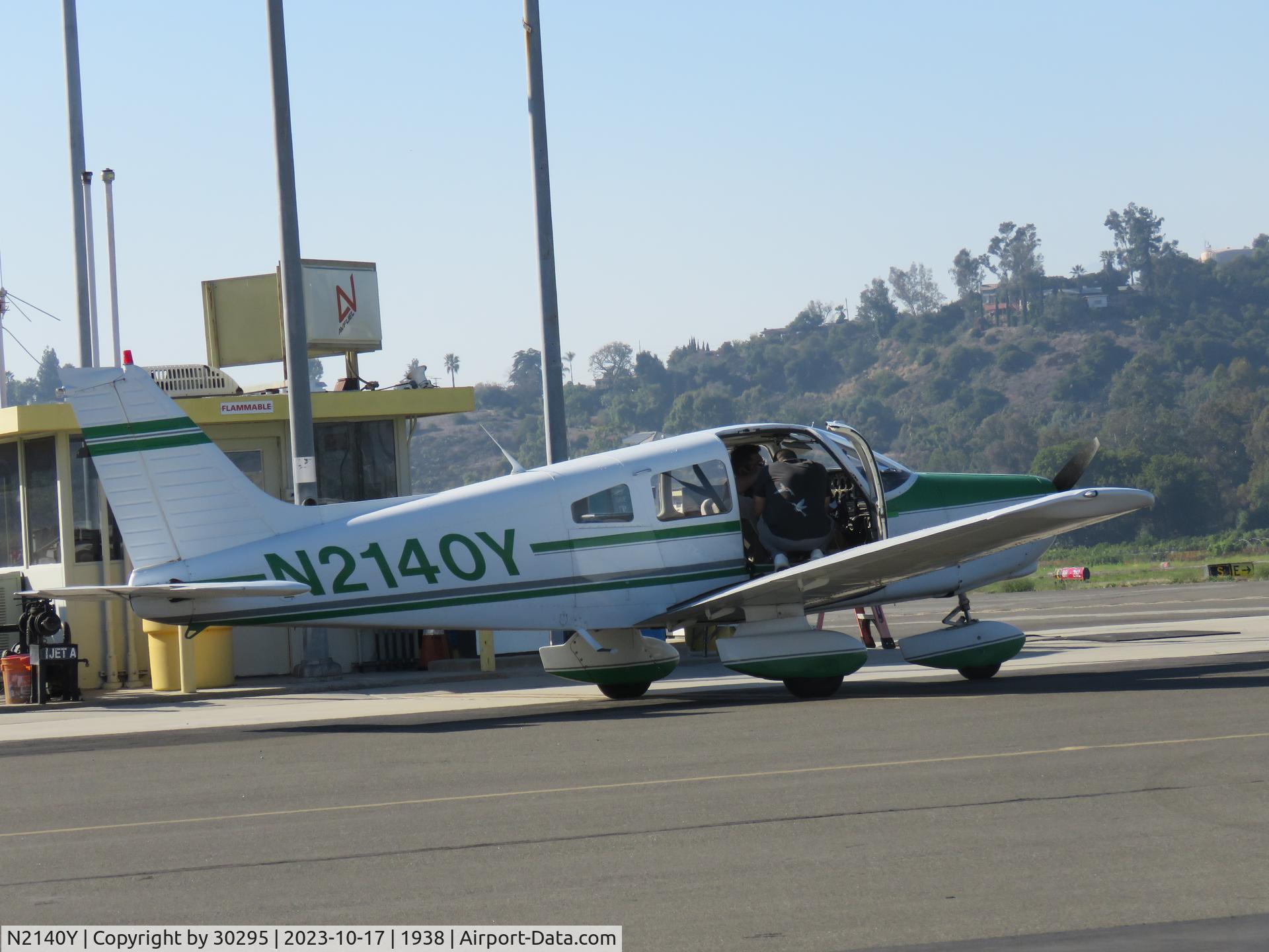 N2140Y, 1979 Piper PA-28-161 C/N 28-7916372, Just fueled up