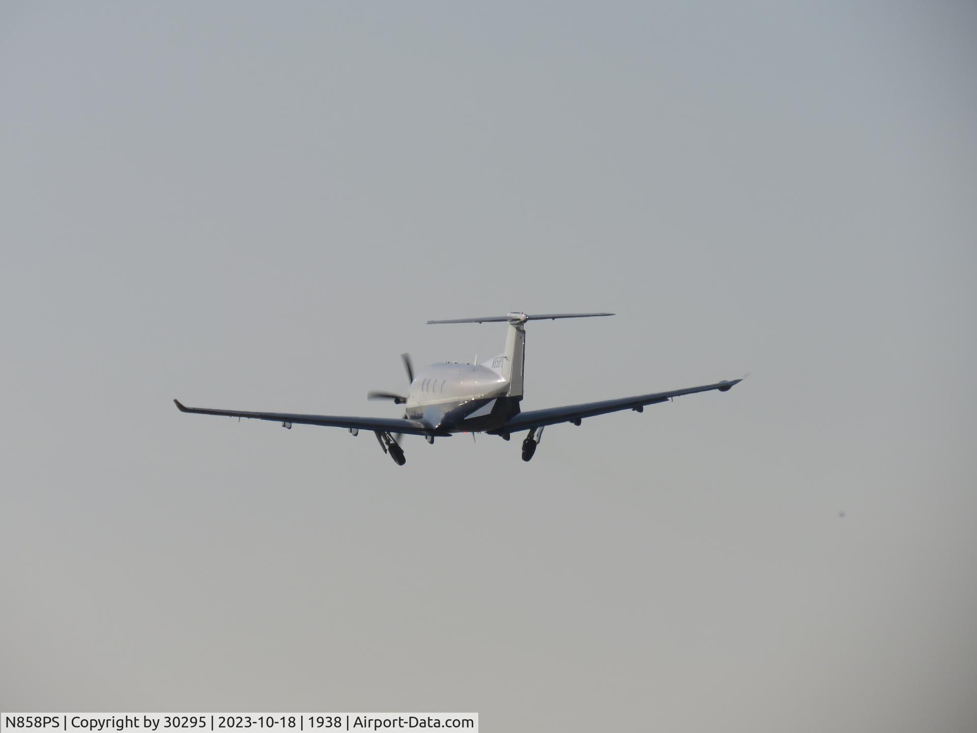 N858PS, 2010 Pilatus PC-12/47E C/N 1212, Gear coming up