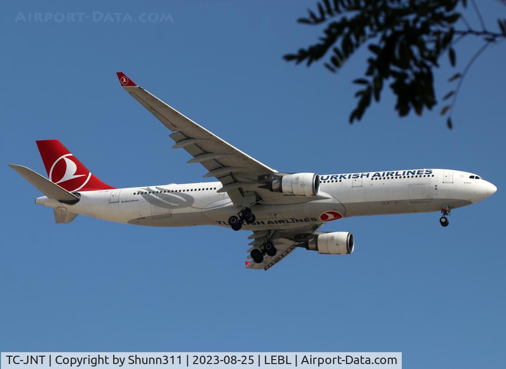 TC-JNT, 2013 Airbus A330-303 C/N 1476, Landing rwy 24R