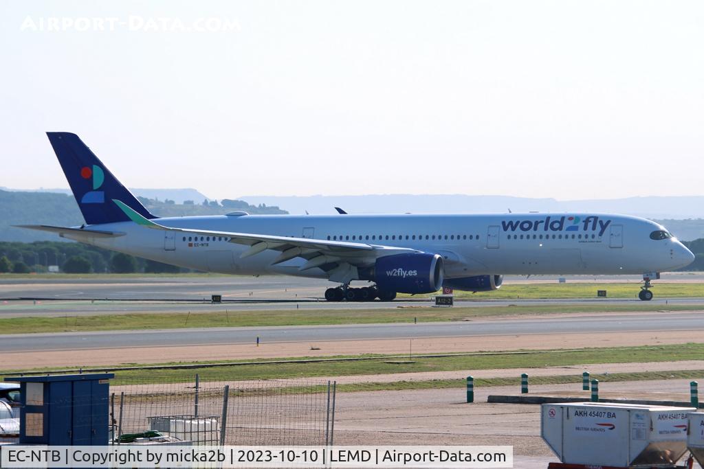 EC-NTB, 2022 Airbus A350-941 C/N 559, Taxiing