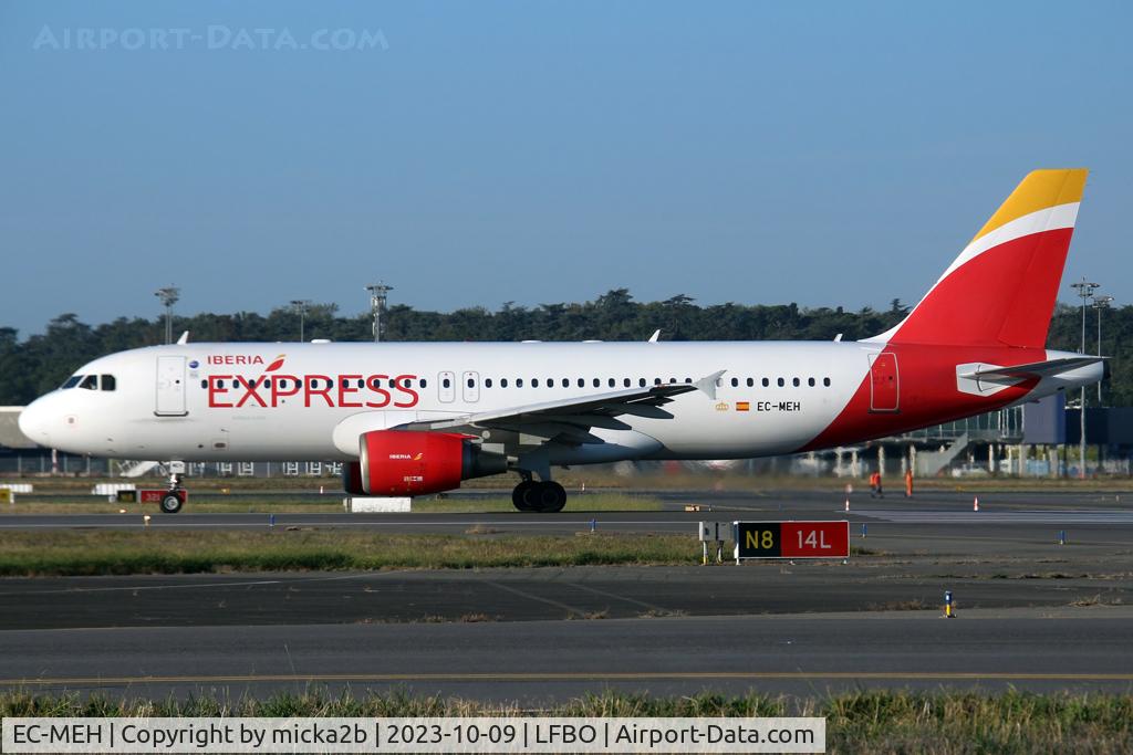 EC-MEH, 2001 Airbus A320-214 C/N 1450, Taxiing