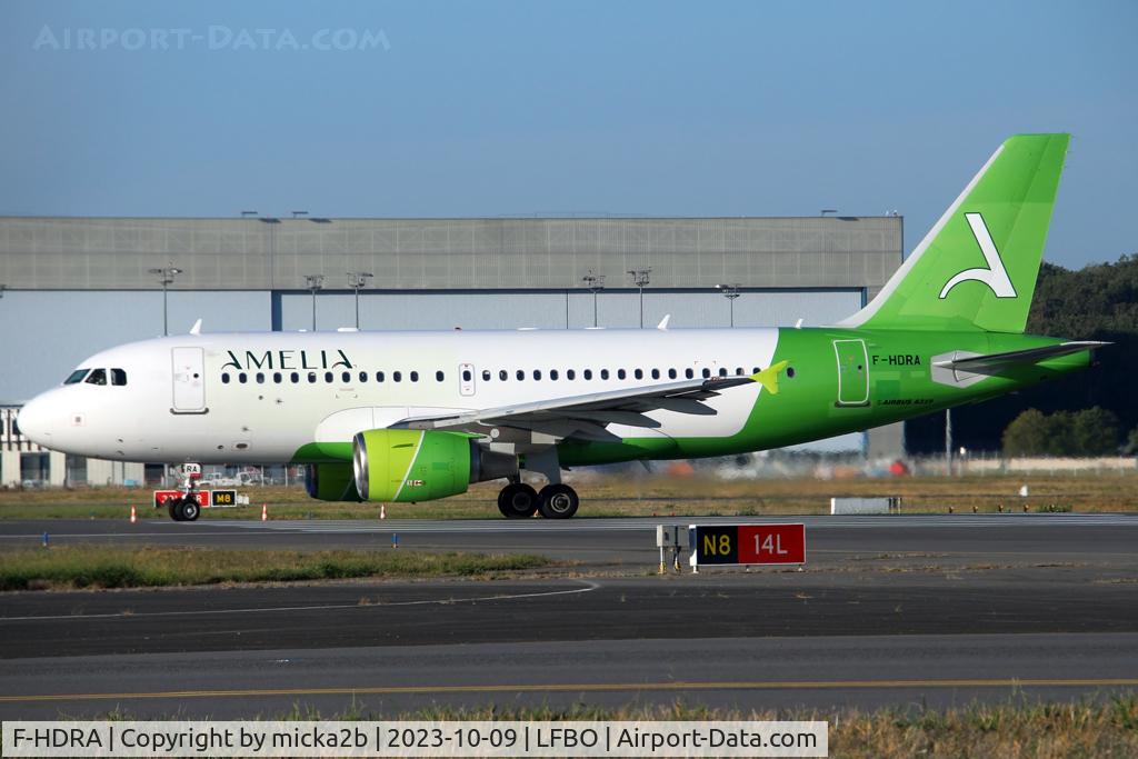 F-HDRA, 2004 Airbus A319-111 C/N 2279, Taxiing