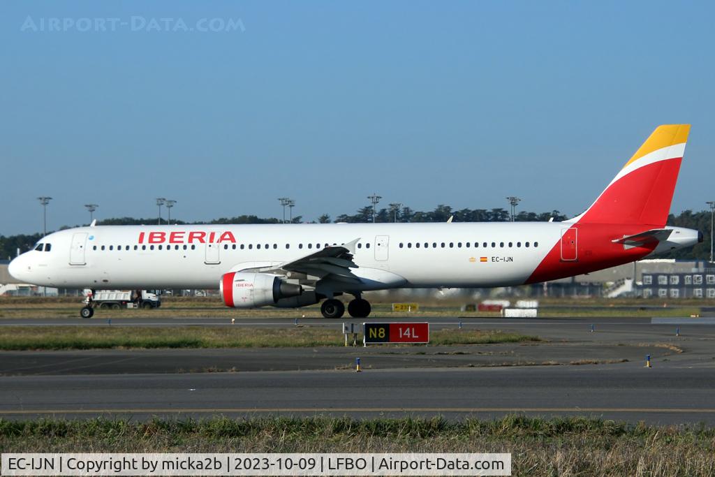 EC-IJN, 2002 Airbus A321-211 C/N 1836, Taxiing