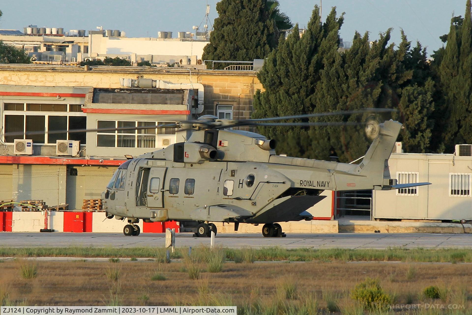 ZJ124, Westland Merlin HC.3 C/N 50133/RAF08, Agusta Westland Merlin HC.4 ZJ124 Royal Navy came to Malta from RFA Argus