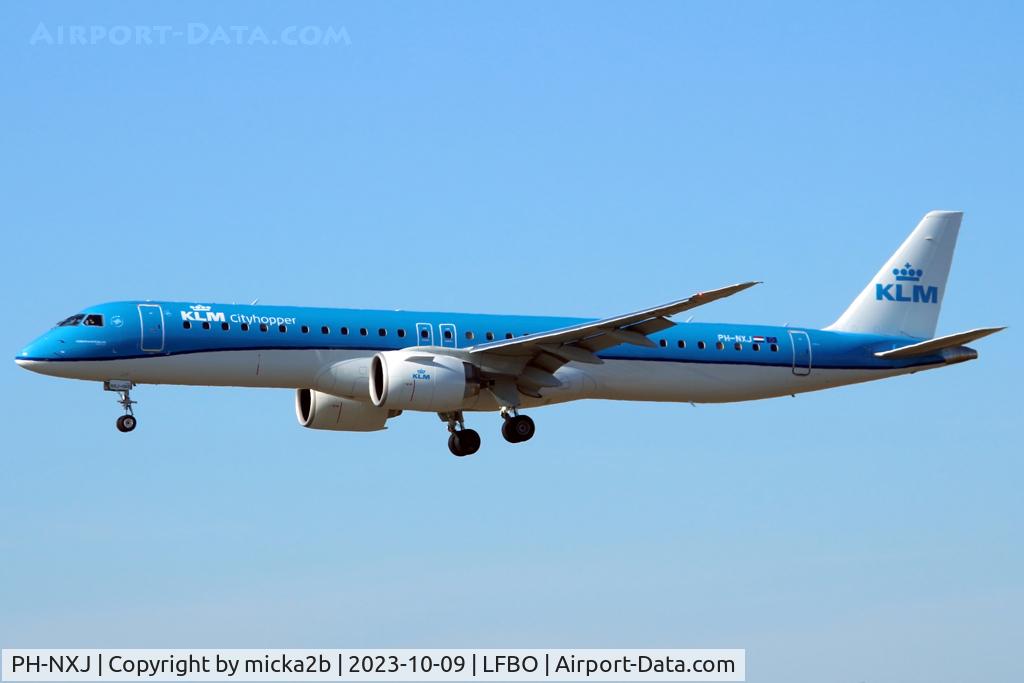 PH-NXJ, 2022 Embraer E195-E2 (ERJ 190-400STD) C/N 20065, Landing