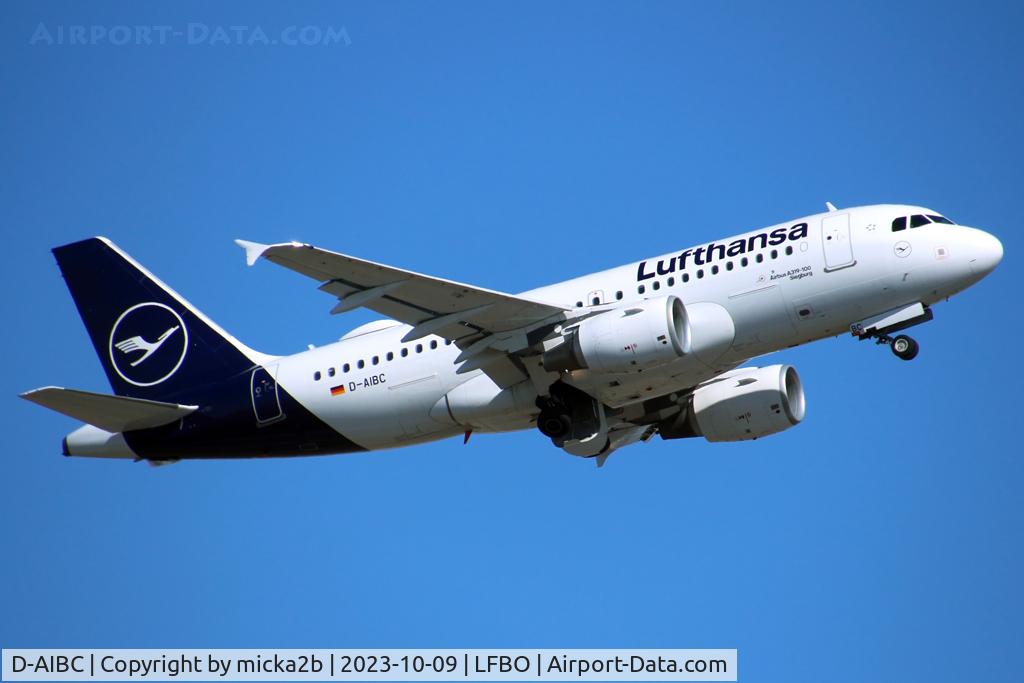 D-AIBC, 2010 Airbus A319-112 C/N 4332, Take off