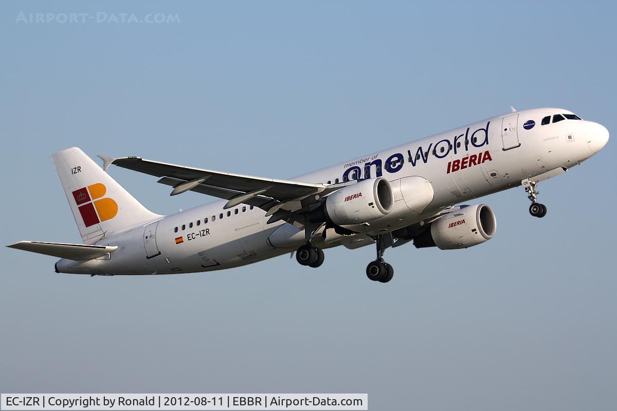 EC-IZR, 2004 Airbus A320-214 C/N 2242, at bru