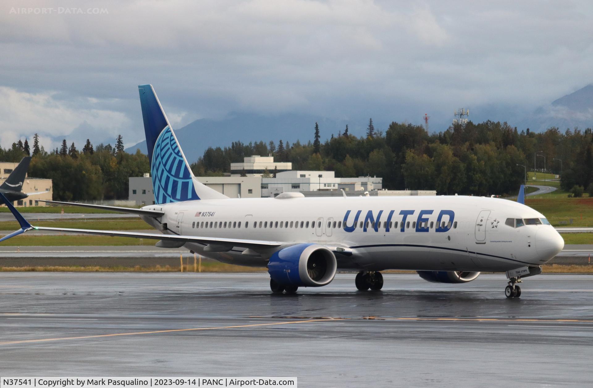 N37541, 2022 Boeing 737-9 MAX C/N 64469, Boeing 737-9 MAX