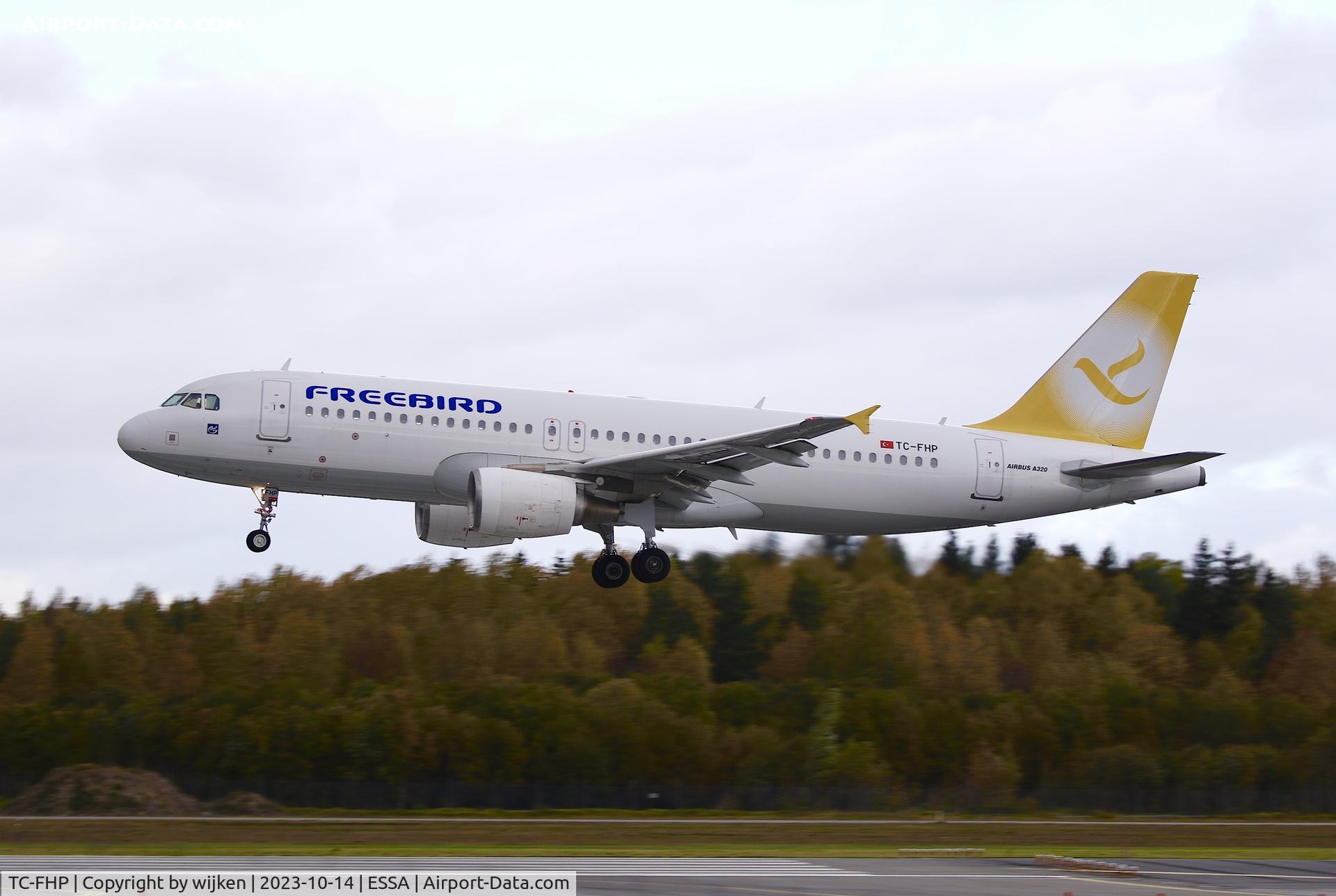 TC-FHP, 2013 Airbus A320-214 C/N 5906, RWY 26