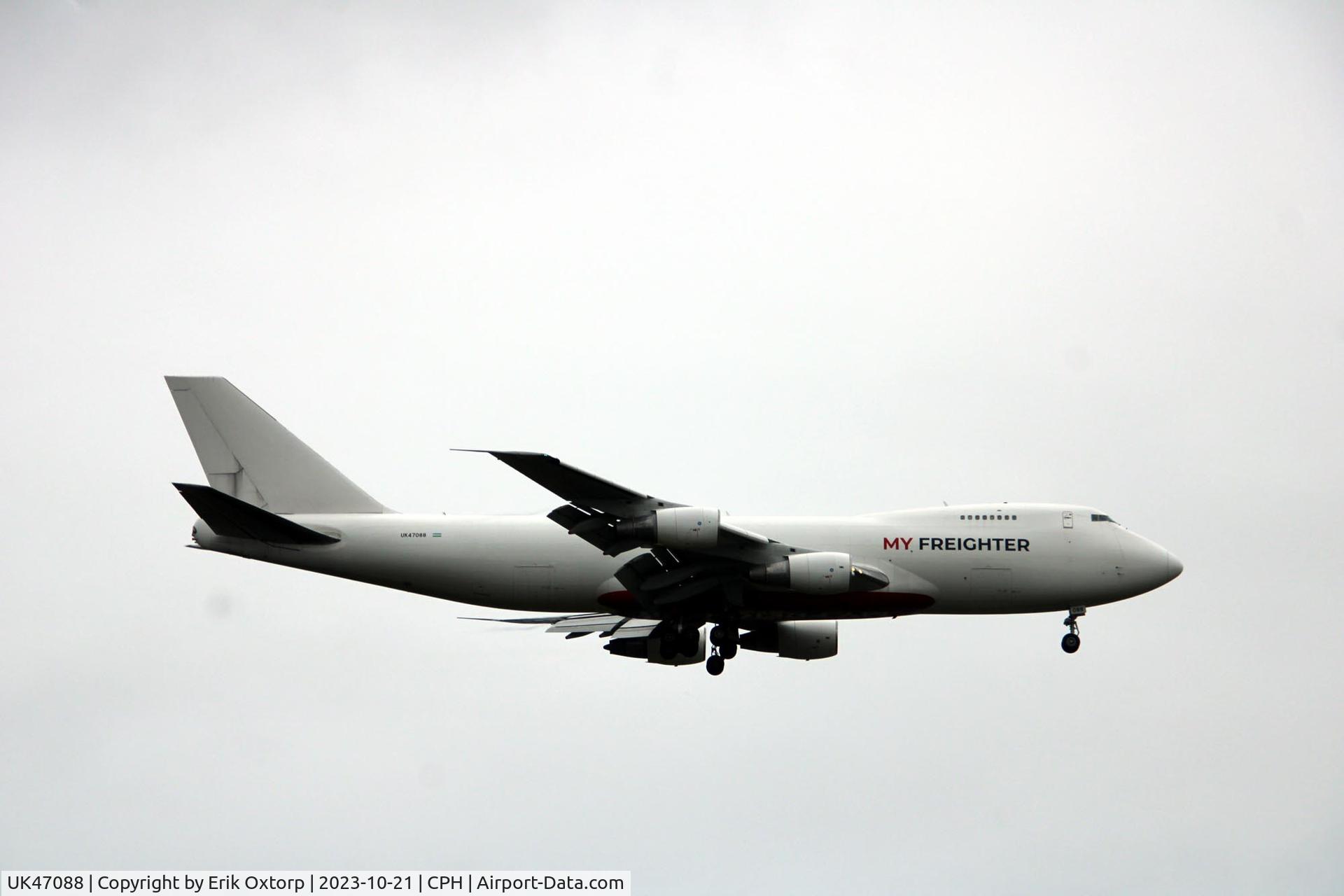 UK47088, 1985 Boeing 747-281F/SCD C/N 23139, UK47088 landing rw 04L