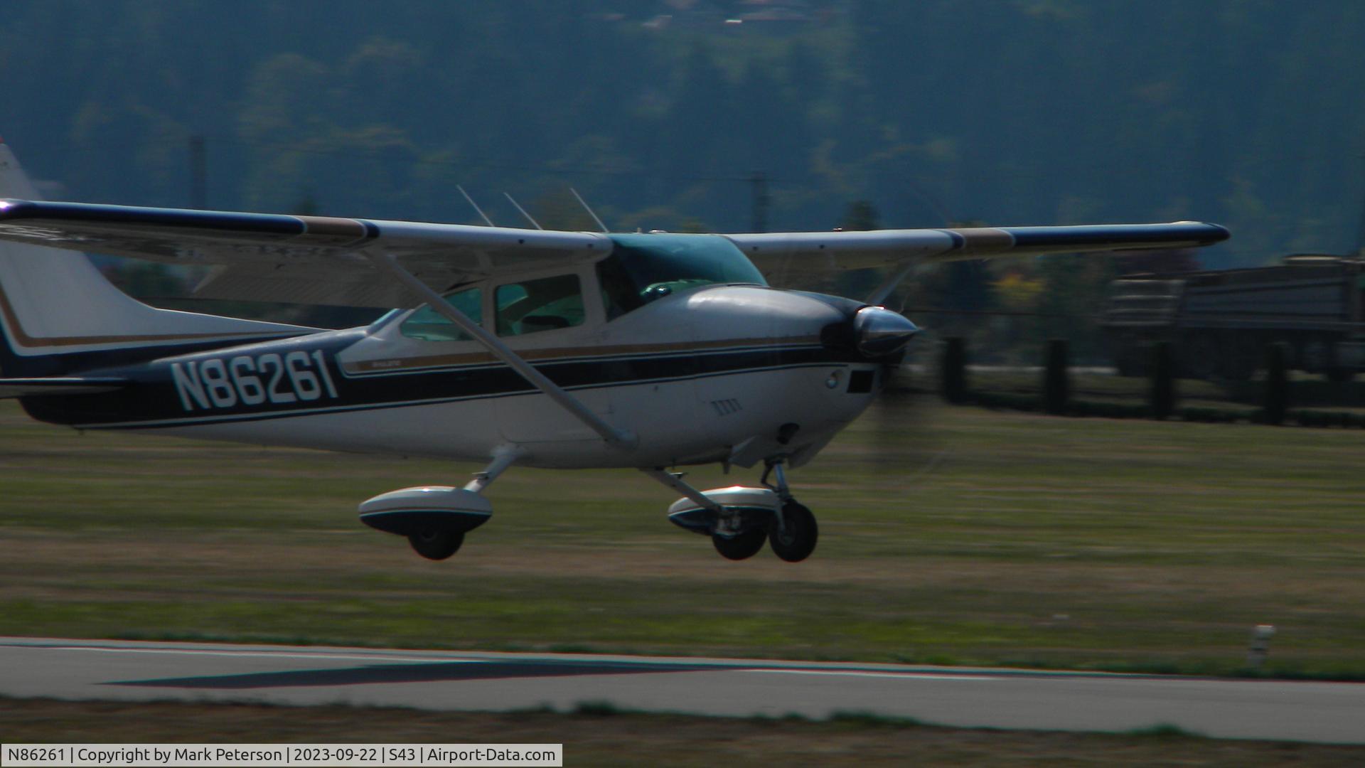 N86261, 1973 Cessna 182P Skylane C/N 18261922, At S43 Harvey Field