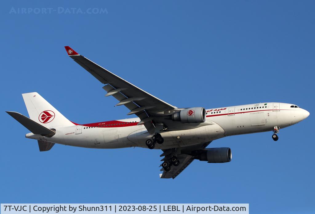 7T-VJC, 2015 Airbus A330-202 C/N 1649, Landing rwy 24R