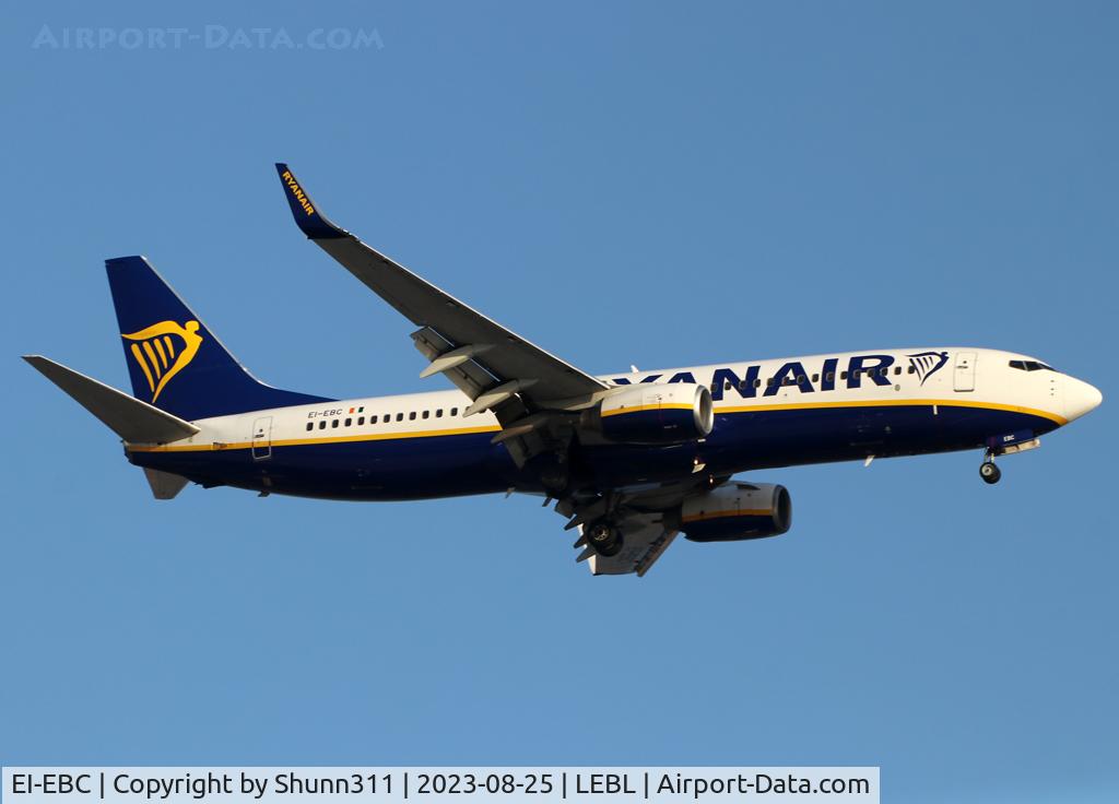 EI-EBC, 2009 Boeing 737-8AS C/N 37520, Landing rwy 24R