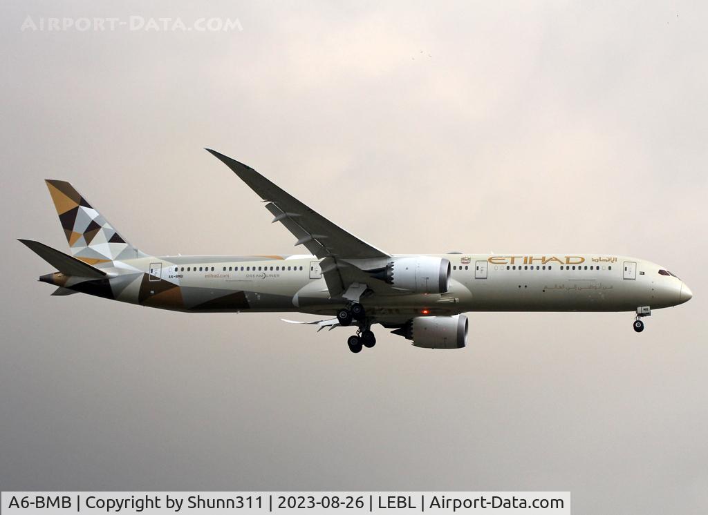 A6-BMB, 2018 Boeing 787-10 Dreamliner C/N 60756, Landing rwy 06L...