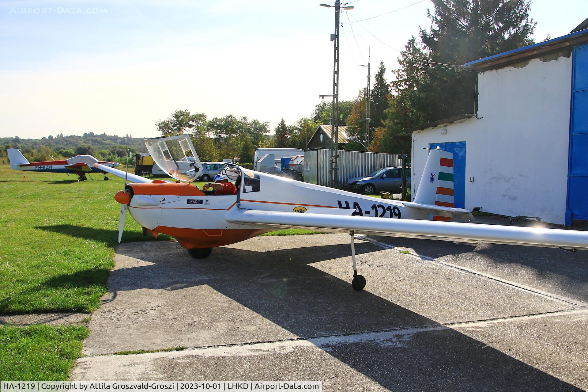 HA-1219, 1976 Scheibe SF-25C Falke C/N 44151, LHKD - Kecskéd Airport, Hungary