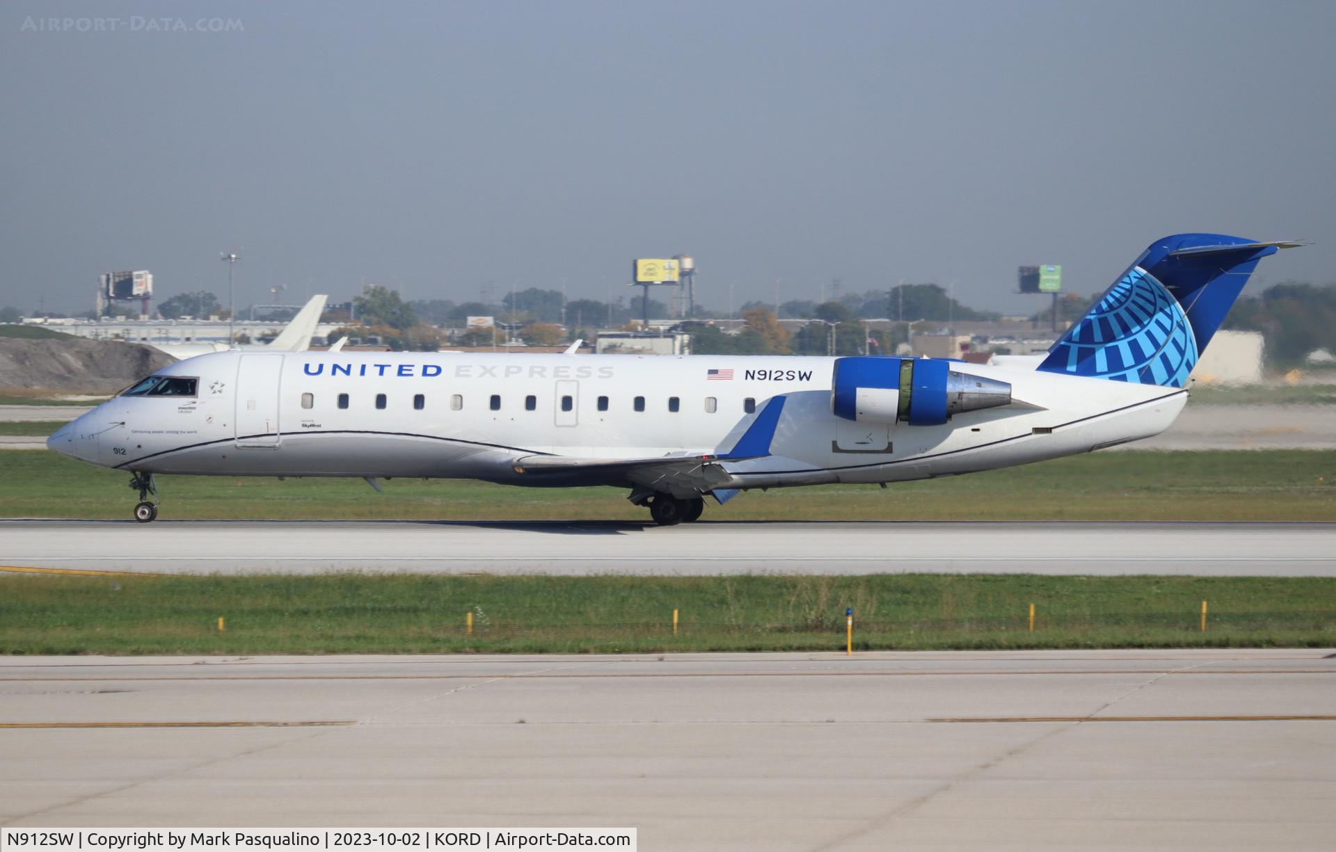N912SW, 2001 Bombardier CRJ-200LR (CL-600-2B19) C/N 7595, CL-600-2B19