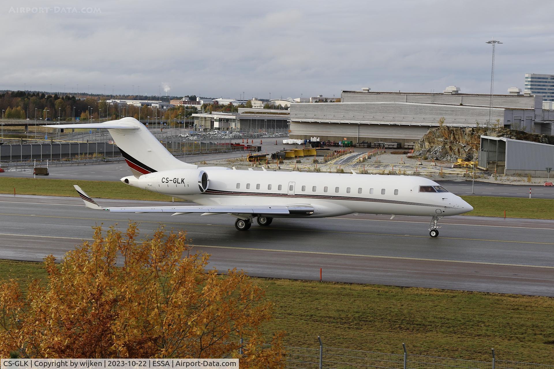 CS-GLK, 2023 Bombardier Global 6500 (BD-700-1A10) C/N 60068, TWY W