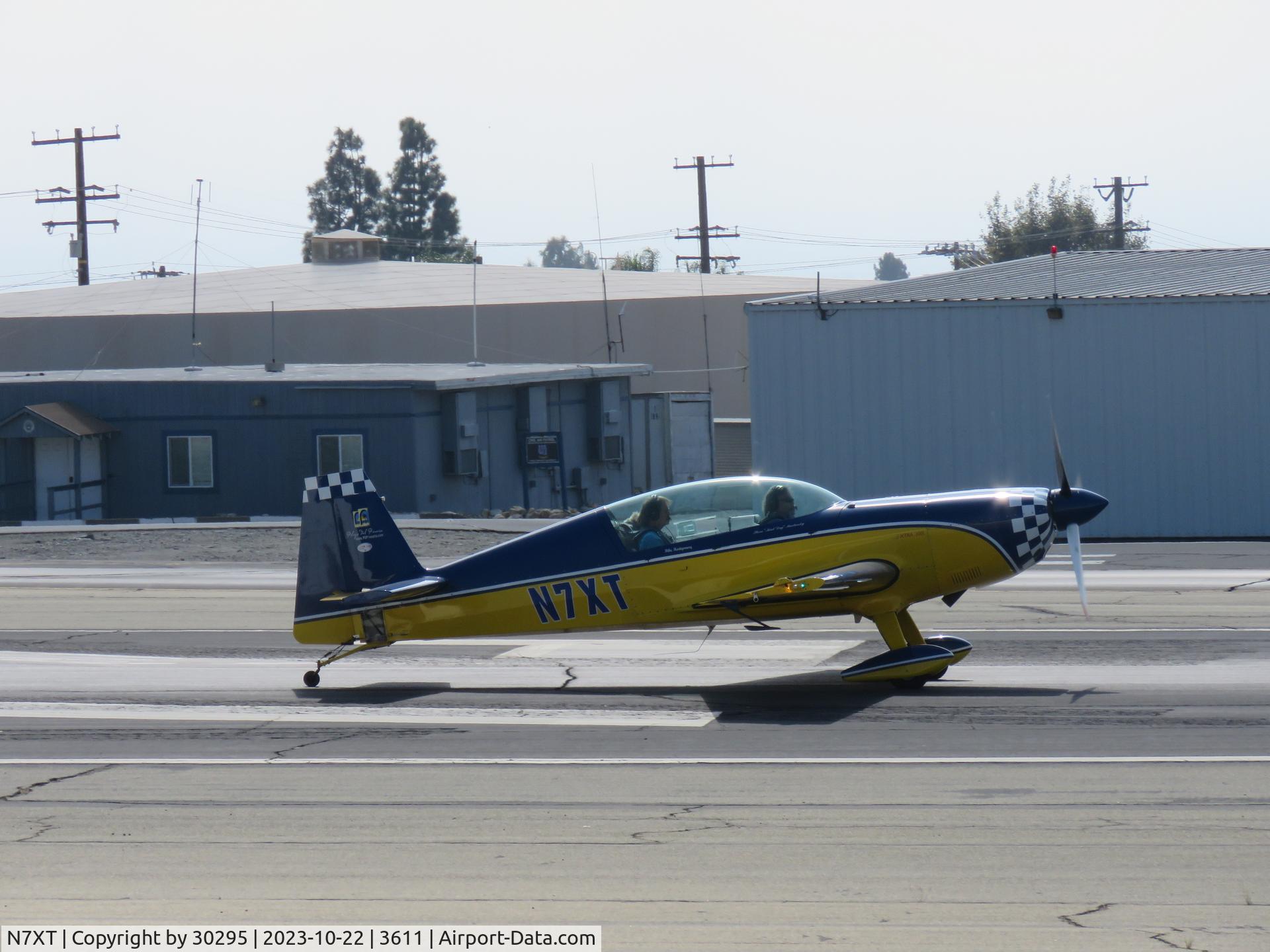N7XT, 2003 Extra EA-300/L C/N 167, Starting to roll