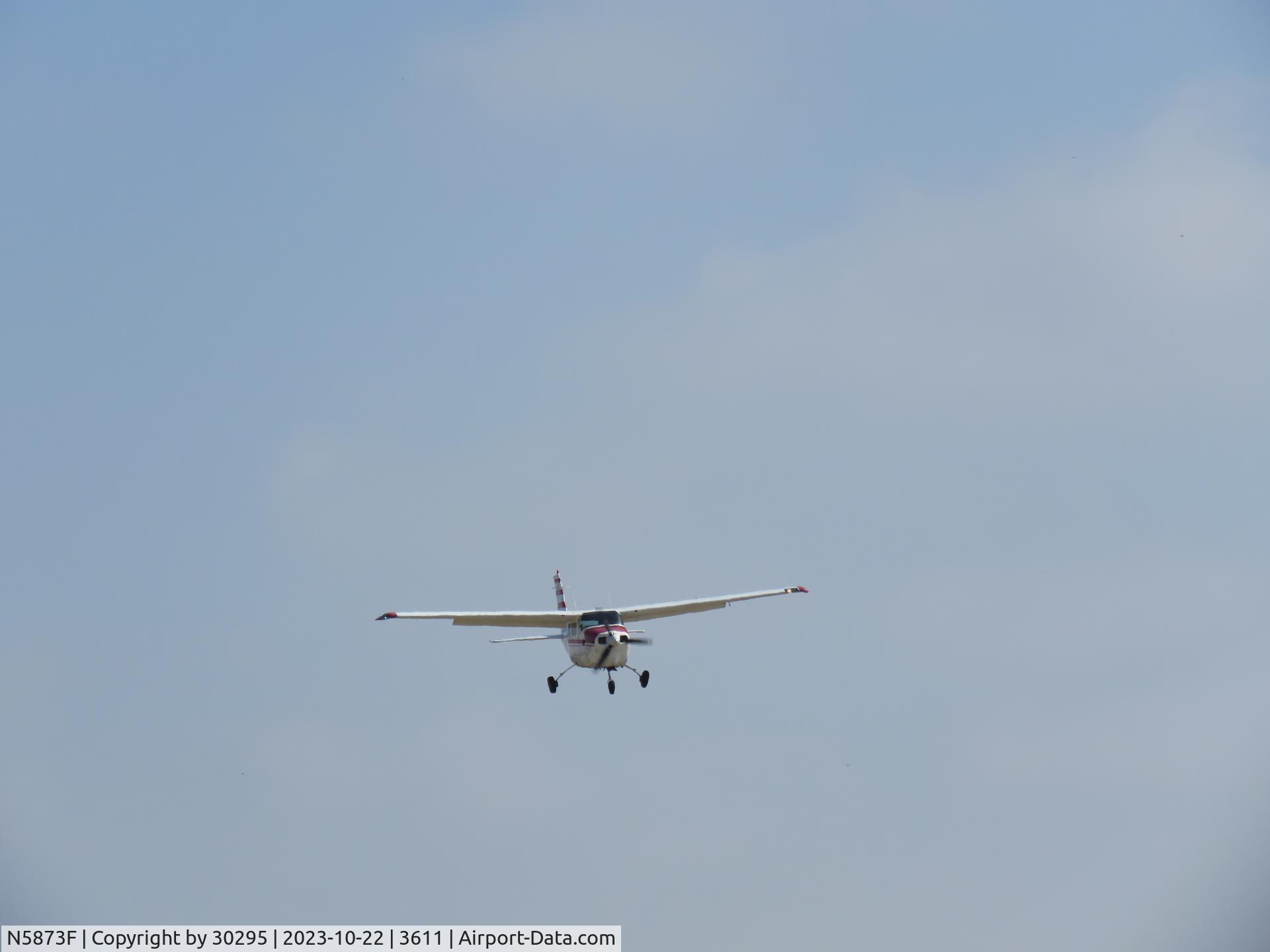 N5873F, 1967 Cessna 210G Centurion C/N 21058873, Landing