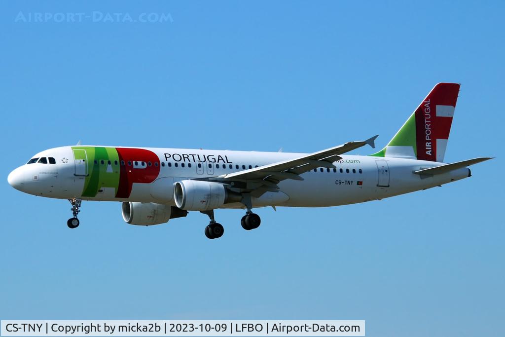 CS-TNY, 2011 Airbus A320-214 C/N 4742, Landing