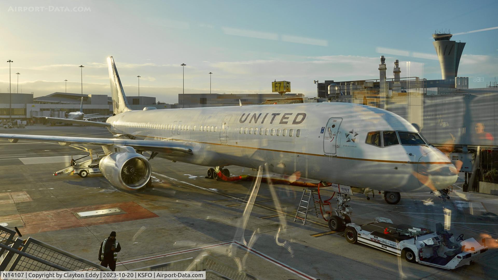 N14107, 1994 Boeing 757-224 C/N 27297, SFO 2023.