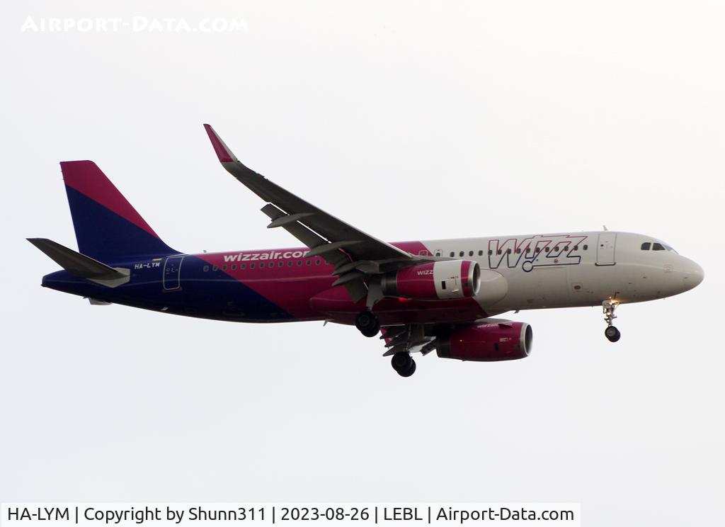 HA-LYM, 2015 Airbus A320-232 C/N 6544, Landing rwy 06L