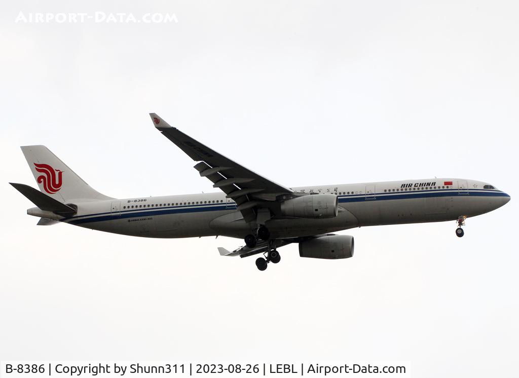 B-8386, 2017 Airbus A330-343 C/N 1811, Landing rwy 06L